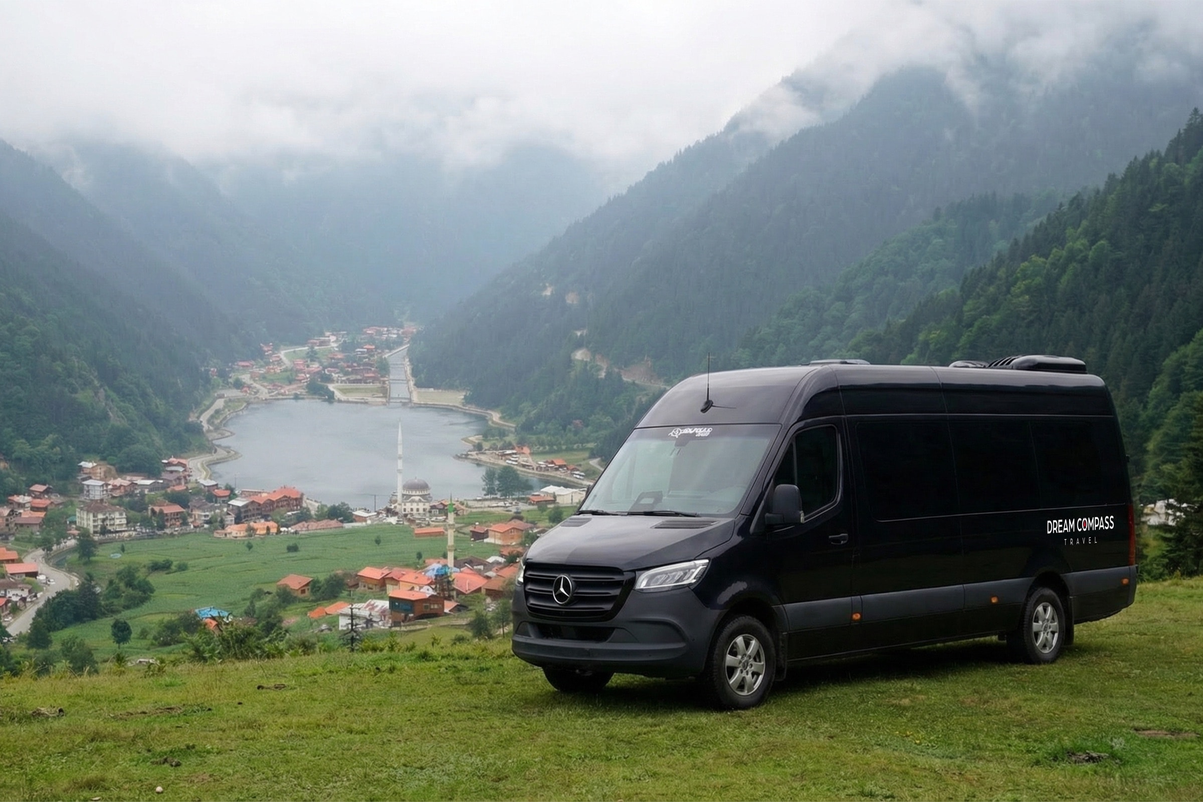 Dream Compass Travel aracı Uzungöl manzarasında